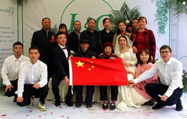 中秋撞上国庆节 丹桂镇乡村婚礼唱响“十五的月亮”(图2) 中秋撞上国庆节 丹桂镇乡村婚礼唱响“十五的月亮”(图2)