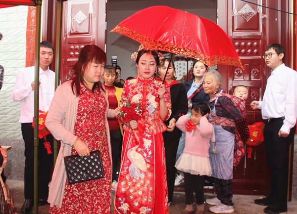 中秋撞上国庆节 丹桂镇乡村婚礼唱响“十五的月亮”(图9) 中秋撞上国庆节 丹桂镇乡村婚礼唱响“十五的月亮”(图9)